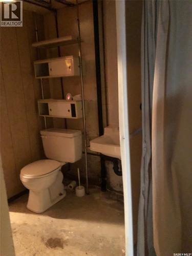 322 5Th Avenue E, Canora, SK - Indoor Photo Showing Bathroom