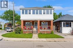 121 EDGEMONT Street N  Hamilton, ON L8H 4E2