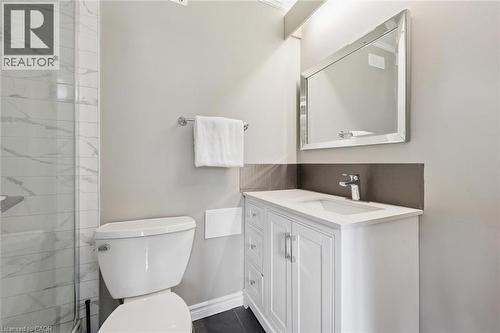 121 University Avenue E Unit# 11, Waterloo, ON - Indoor Photo Showing Bathroom
