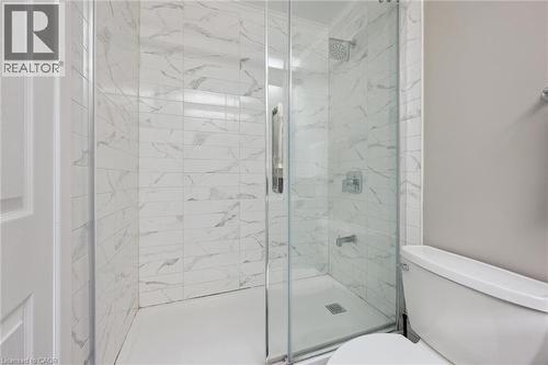 121 University Avenue E Unit# 11, Waterloo, ON - Indoor Photo Showing Bathroom