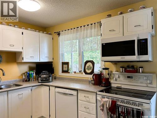 127 1128 Mckercher Drive, Saskatoon, SK - Indoor Photo Showing Kitchen