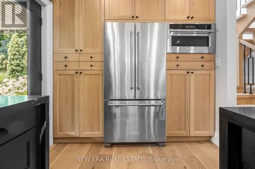 261 Pinetree Way, Mississauga, ON - Indoor Photo Showing Kitchen