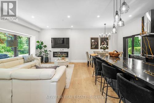 261 Pinetree Way, Mississauga, ON - Indoor Photo Showing Other Room