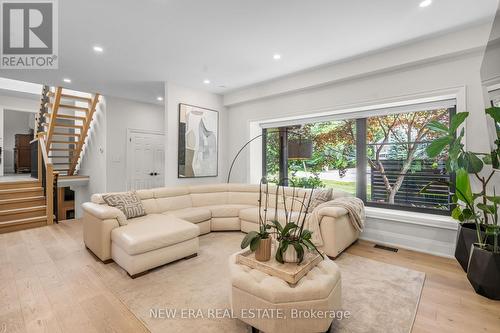 261 Pinetree Way, Mississauga, ON - Indoor Photo Showing Living Room