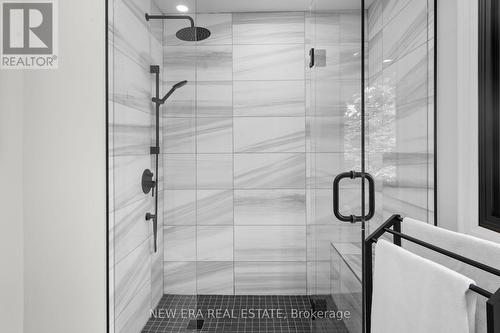 261 Pinetree Way, Mississauga, ON - Indoor Photo Showing Bathroom