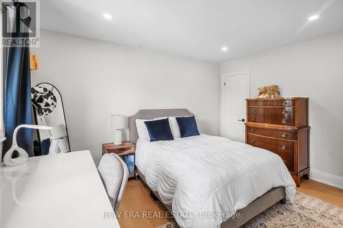 261 Pinetree Way, Mississauga, ON - Indoor Photo Showing Bedroom