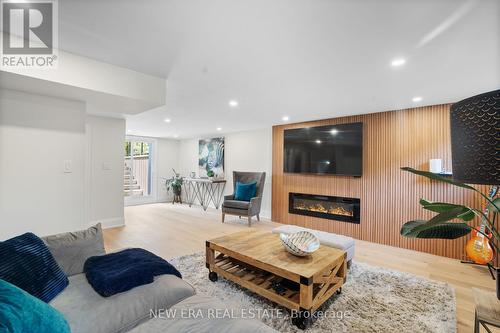 261 Pinetree Way, Mississauga, ON - Indoor Photo Showing Living Room With Fireplace