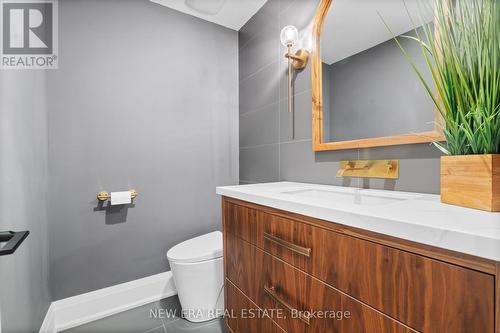 261 Pinetree Way, Mississauga, ON - Indoor Photo Showing Bathroom