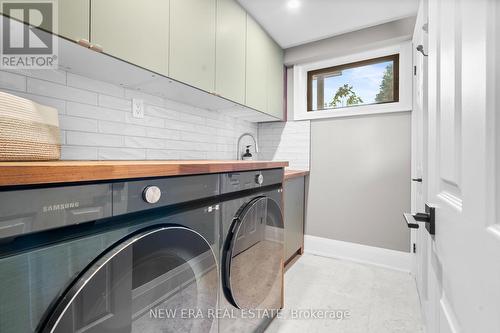 261 Pinetree Way, Mississauga, ON - Indoor Photo Showing Laundry Room