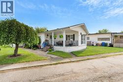 4 ROBIN CRESCENT Lakeshore, ON N8N 2V9
