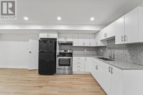 1821 Christopher Road, Mississauga, ON - Indoor Photo Showing Kitchen With Double Sink With Upgraded Kitchen
