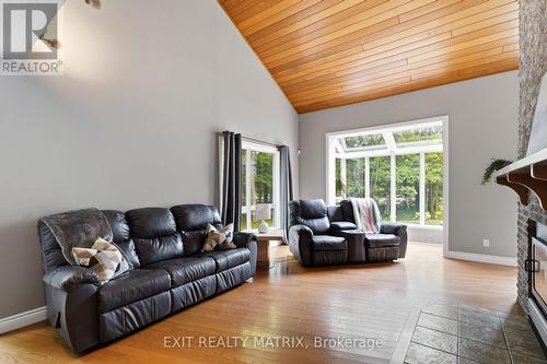 1634 Lucien Street, Champlain, ON - Indoor Photo Showing Living Room