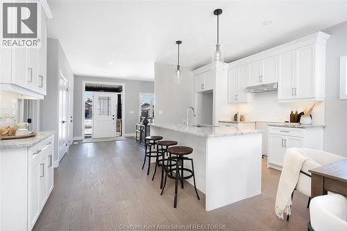 76 Bloomington Way, Chatham, ON - Indoor Photo Showing Kitchen With Upgraded Kitchen