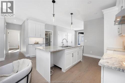 76 Bloomington Way, Chatham, ON - Indoor Photo Showing Kitchen With Upgraded Kitchen