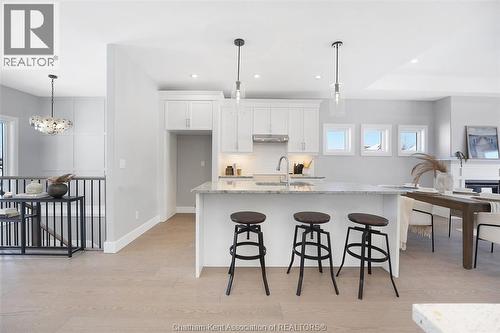 76 Bloomington Way, Chatham, ON - Indoor Photo Showing Kitchen With Upgraded Kitchen