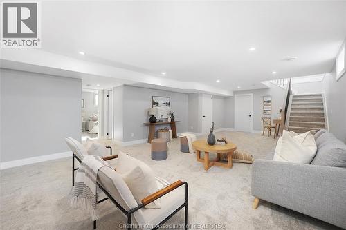 76 Bloomington Way, Chatham, ON - Indoor Photo Showing Living Room