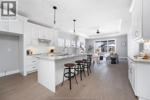 76 Bloomington Way, Chatham, ON - Indoor Photo Showing Kitchen With Upgraded Kitchen