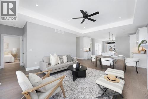 76 Bloomington Way, Chatham, ON - Indoor Photo Showing Living Room