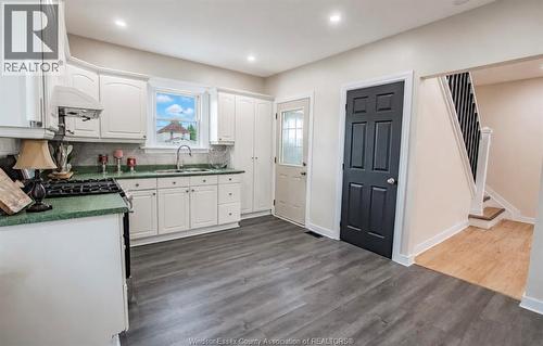 859 Pierre, Windsor, ON - Indoor Photo Showing Kitchen