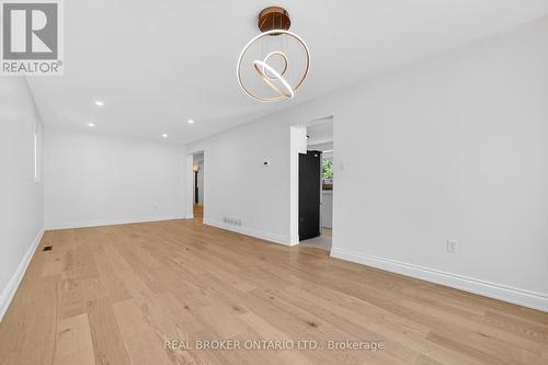 4326 Waterford Crescent, Mississauga, ON - Indoor Photo Showing Other Room