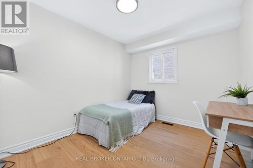 main floor room - 4326 Waterford Crescent, Mississauga, ON - Indoor Photo Showing Bedroom