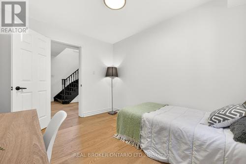 4326 Waterford Crescent, Mississauga, ON - Indoor Photo Showing Bedroom