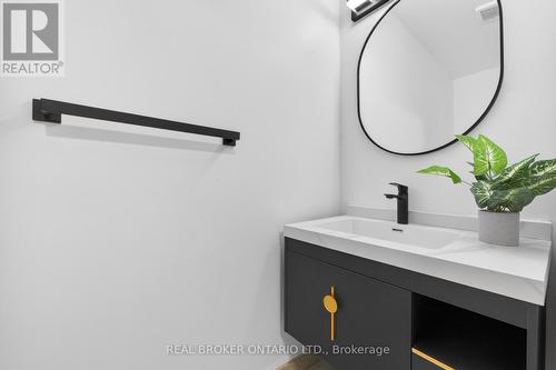 4326 Waterford Crescent, Mississauga, ON - Indoor Photo Showing Bathroom