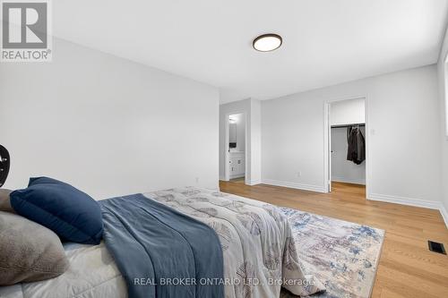 4326 Waterford Crescent, Mississauga, ON - Indoor Photo Showing Bedroom