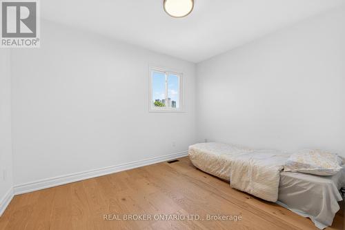 4326 Waterford Crescent, Mississauga, ON - Indoor Photo Showing Bedroom
