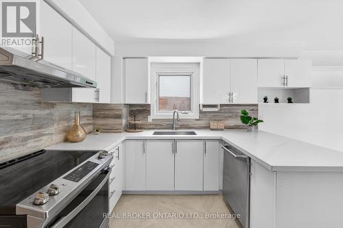 4326 Waterford Crescent, Mississauga, ON - Indoor Photo Showing Kitchen With Upgraded Kitchen