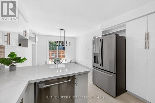 4326 Waterford Crescent, Mississauga, ON - Indoor Photo Showing Kitchen