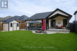Hot tub and covered porch - 