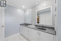 spacious 5 piece bath upper level - 