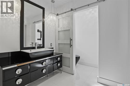34 Leslie Place, Regina, SK - Indoor Photo Showing Bathroom
