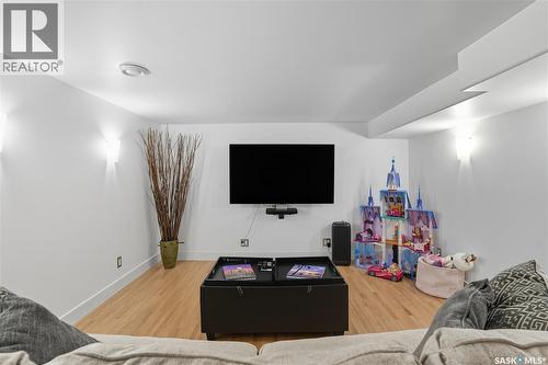 34 Leslie Place, Regina, SK - Indoor Photo Showing Living Room