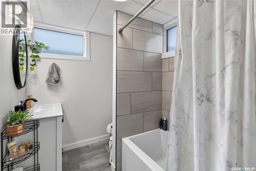 2326 Lansdowne Avenue, Saskatoon, SK - Indoor Photo Showing Bathroom