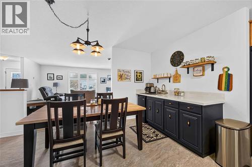 5700 Blackwell Sideroad Unit# 367, Sarnia, ON - Indoor Photo Showing Dining Room