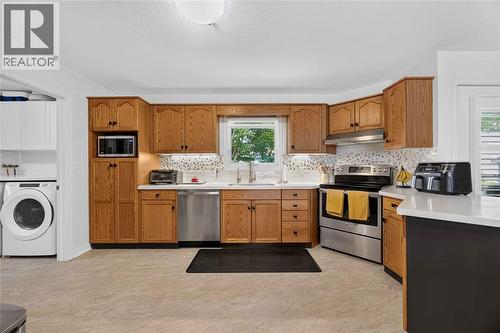5700 Blackwell Sideroad Unit# 367, Sarnia, ON - Indoor Photo Showing Kitchen