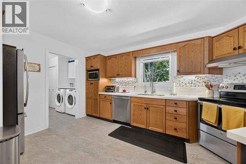 5700 Blackwell Sideroad Unit# 367, Sarnia, ON - Indoor Photo Showing Kitchen