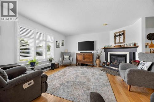 5700 Blackwell Sideroad Unit# 367, Sarnia, ON - Indoor Photo Showing Living Room With Fireplace