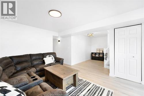 2782 Allyson, Windsor, ON - Indoor Photo Showing Living Room