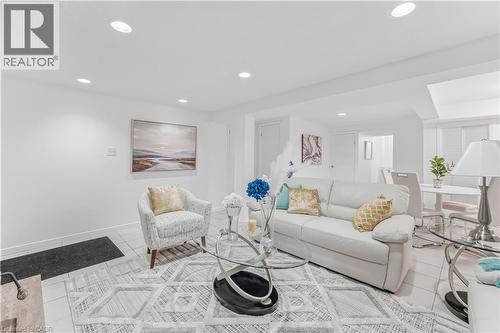3332 Testimony Square, Mississauga, ON - Indoor Photo Showing Living Room