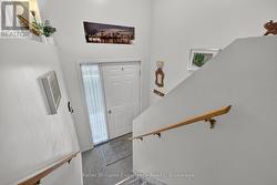 stairs at entrance - 