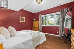 Basement Bedroom 2 with lakeviews - 