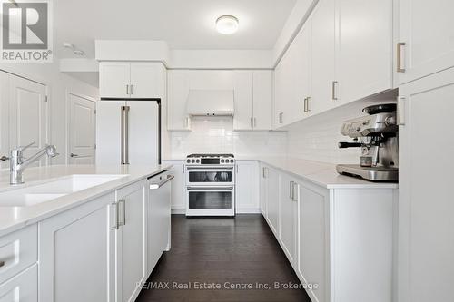 50 Ferris Circle, Guelph (Clairfields/Hanlon Business Park), ON - Indoor Photo Showing Kitchen With Upgraded Kitchen