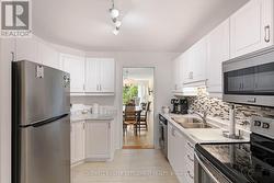 Spacious kitchen - 