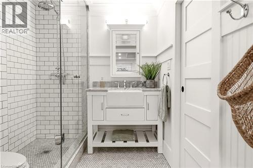 Walk-in shower with subway tile surround and glass enclosure - 330 Camelot Court, Burlington, ON - Indoor Photo Showing Bathroom