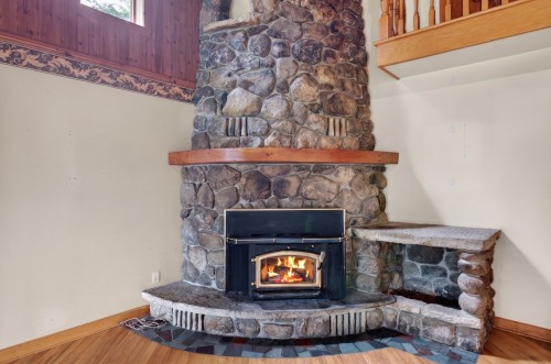 Salon - 26 Rue Des Loisirs, Brébeuf, QC - Indoor Photo Showing Living Room With Fireplace