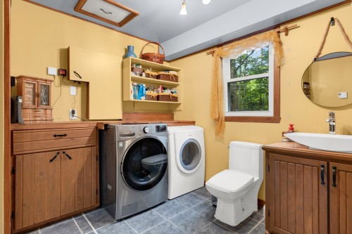 Salle d'eau - 4 Ch. Raymond, Mille-Isles, QC - Indoor Photo Showing Laundry Room