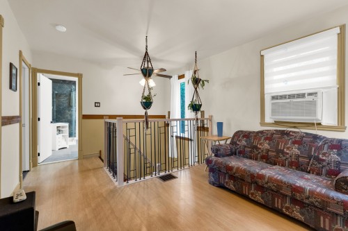 Salle familiale - 4 Ch. Raymond, Mille-Isles, QC - Indoor Photo Showing Living Room